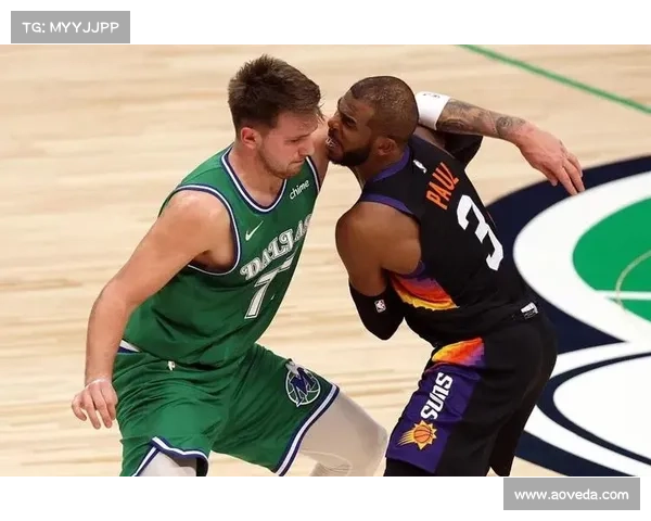 布克与队友之间无缝配合的经典案例解析及其对球队战术的深远影响