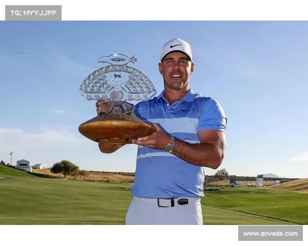 布鲁克斯·科普卡第四次登顶美国公开赛